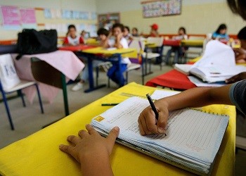 Artigo científico – A educação no Brasil: influências ocultas nos resultados brasileiros no Exame PISA 2015 em uma abordagem através de regressões quantílicas