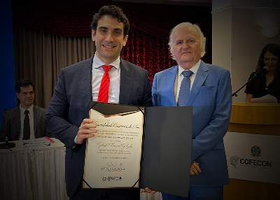 Gabriel Galípolo recebe prêmio Personalidade Econômica do Ano